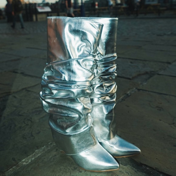 Azalea Wang Zumma-Silver Boots Size 7.5 from Akira - Picture 2 of 5